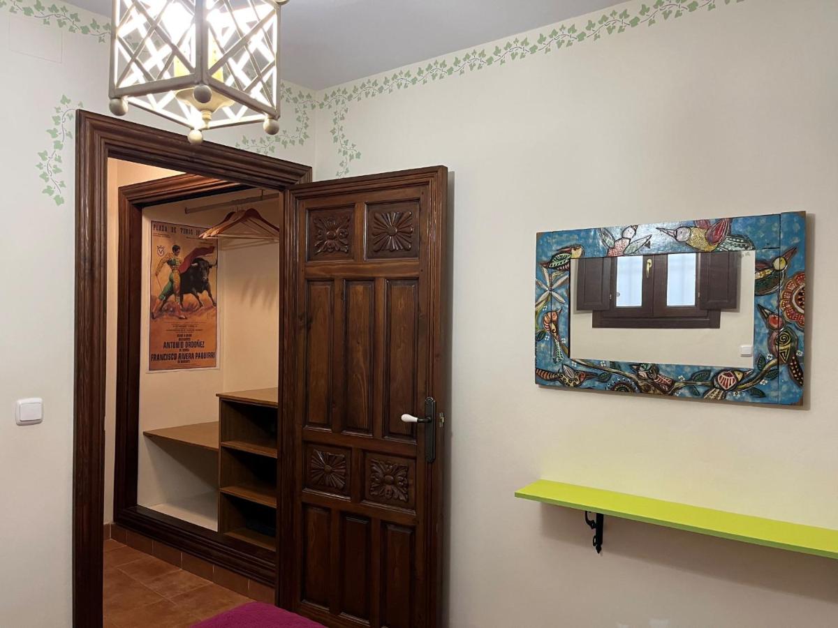 Double Room with Private Bathroom (no view)