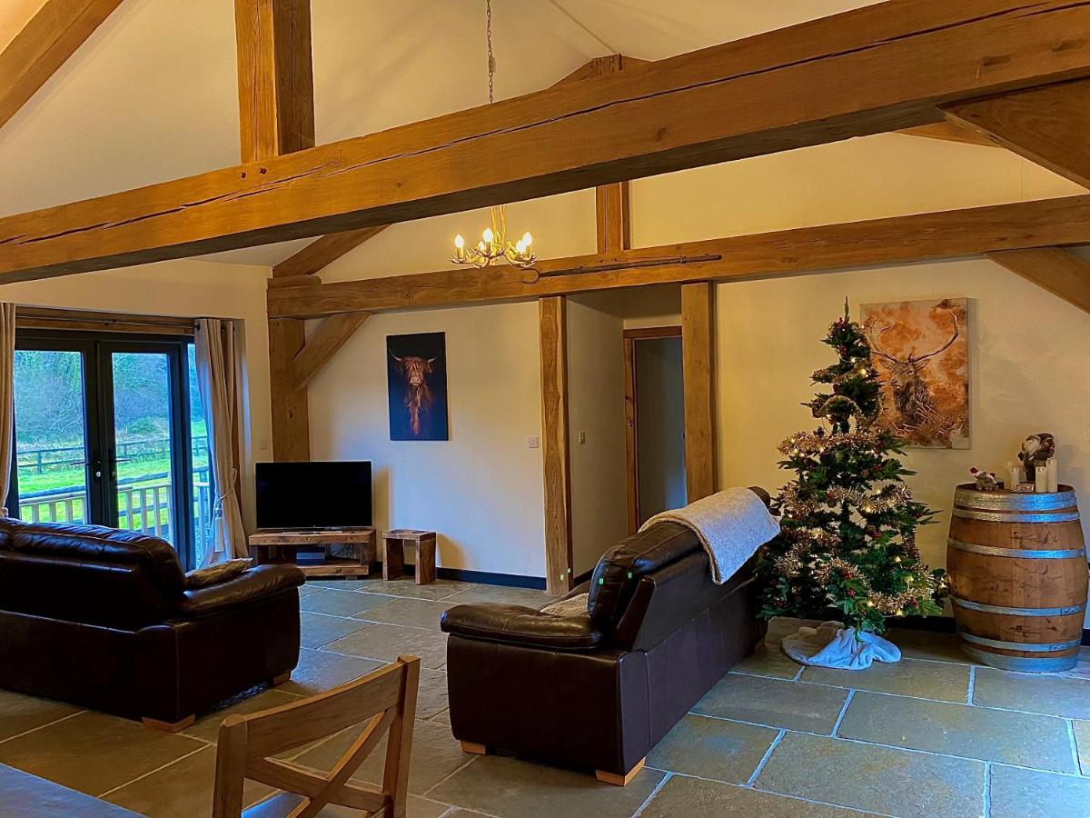 B&B Lewannick - Trelaske Mill Cider Barn-with Hot Tub, Fire Pit BBQ - Bed and Breakfast Lewannick