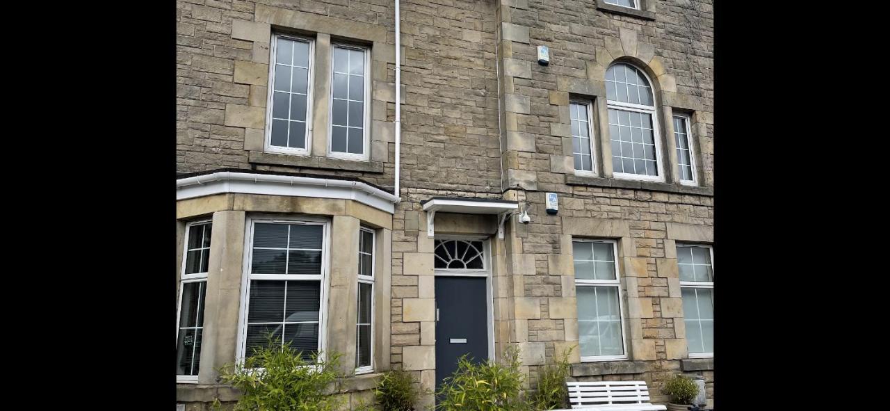 Premier 1 Bed Studio B - B&B Broxburn