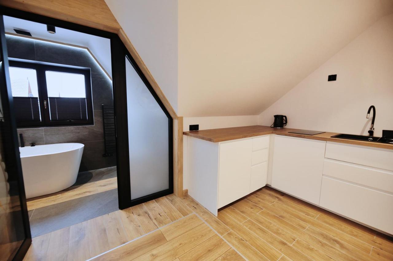 Apartment with Bath and Mountain View