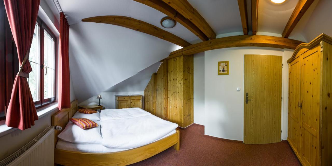 Tweepersoonskamer met 2 Aparte Bedden