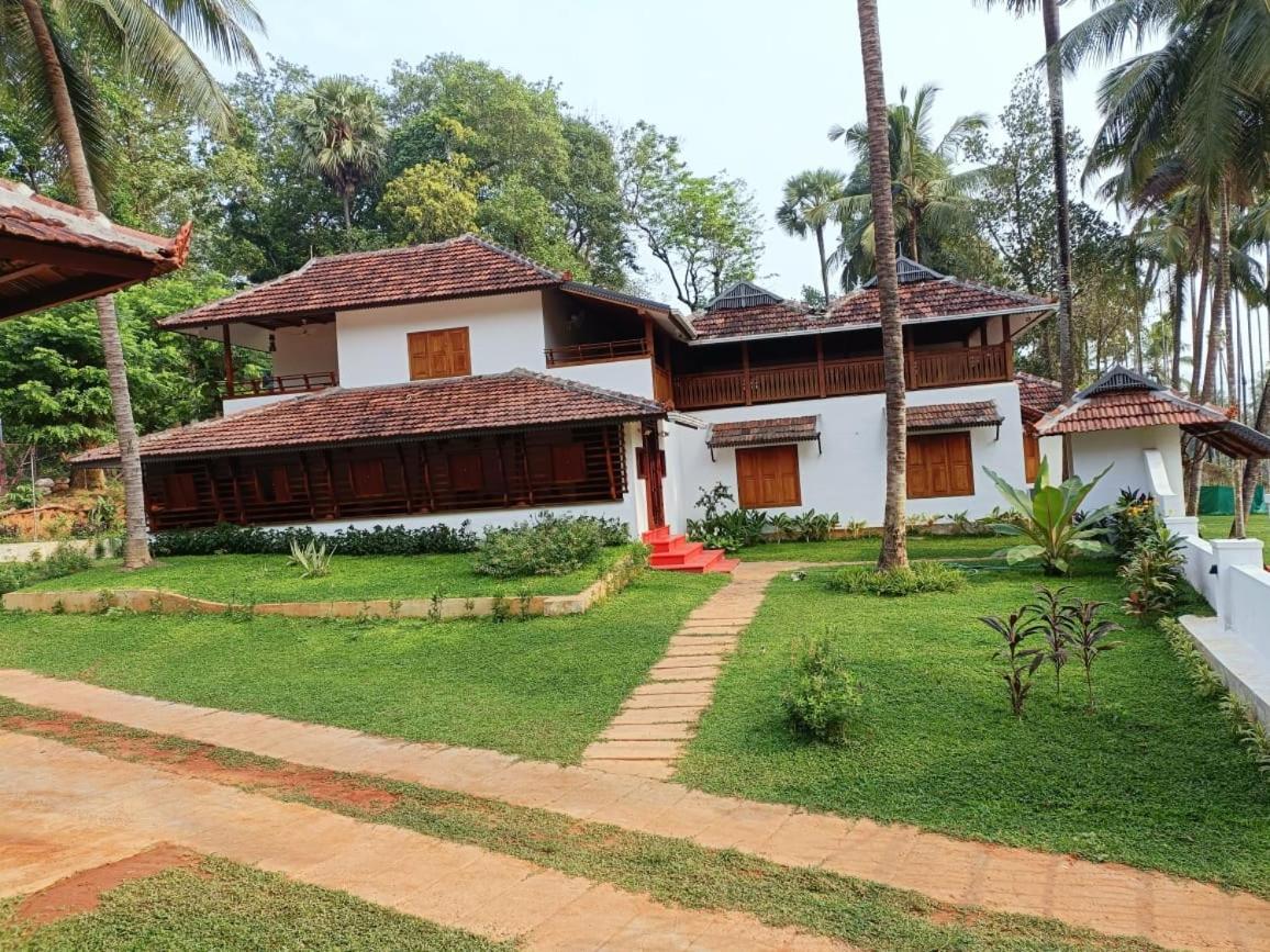 B&B Ottappalam - Kalappura Farm House Heritage - Bed and Breakfast Ottappalam