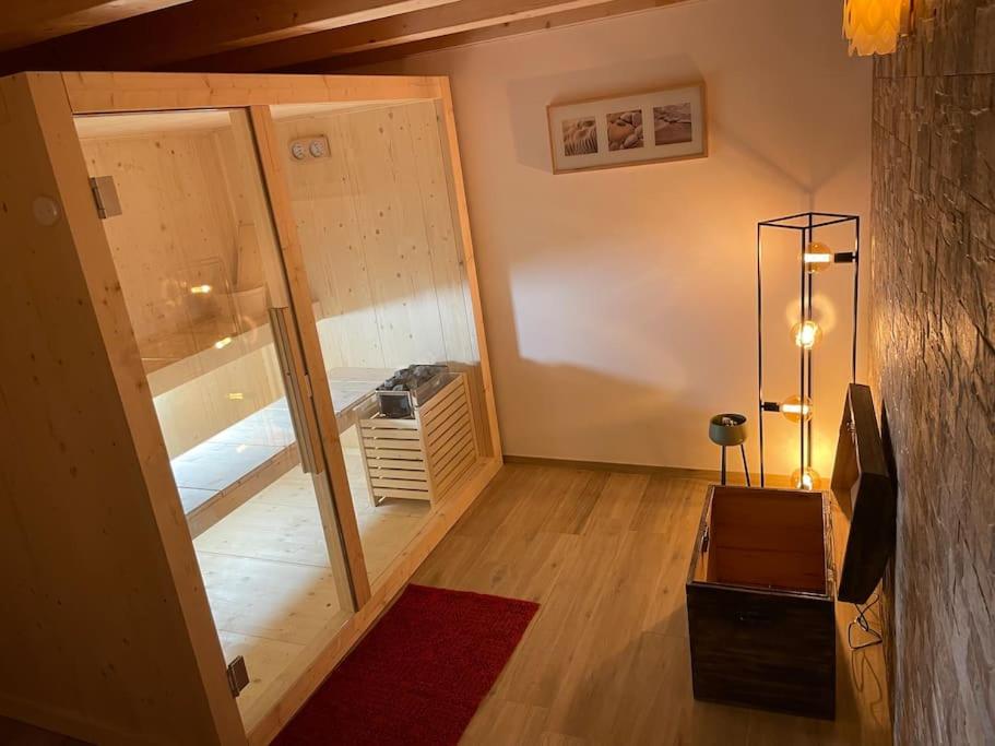 Casa Dorino - luogo idilliaco, ideale per famiglie, terrazza ed ampio giardino, vista montagne, sauna privata - Bed and Breakfast