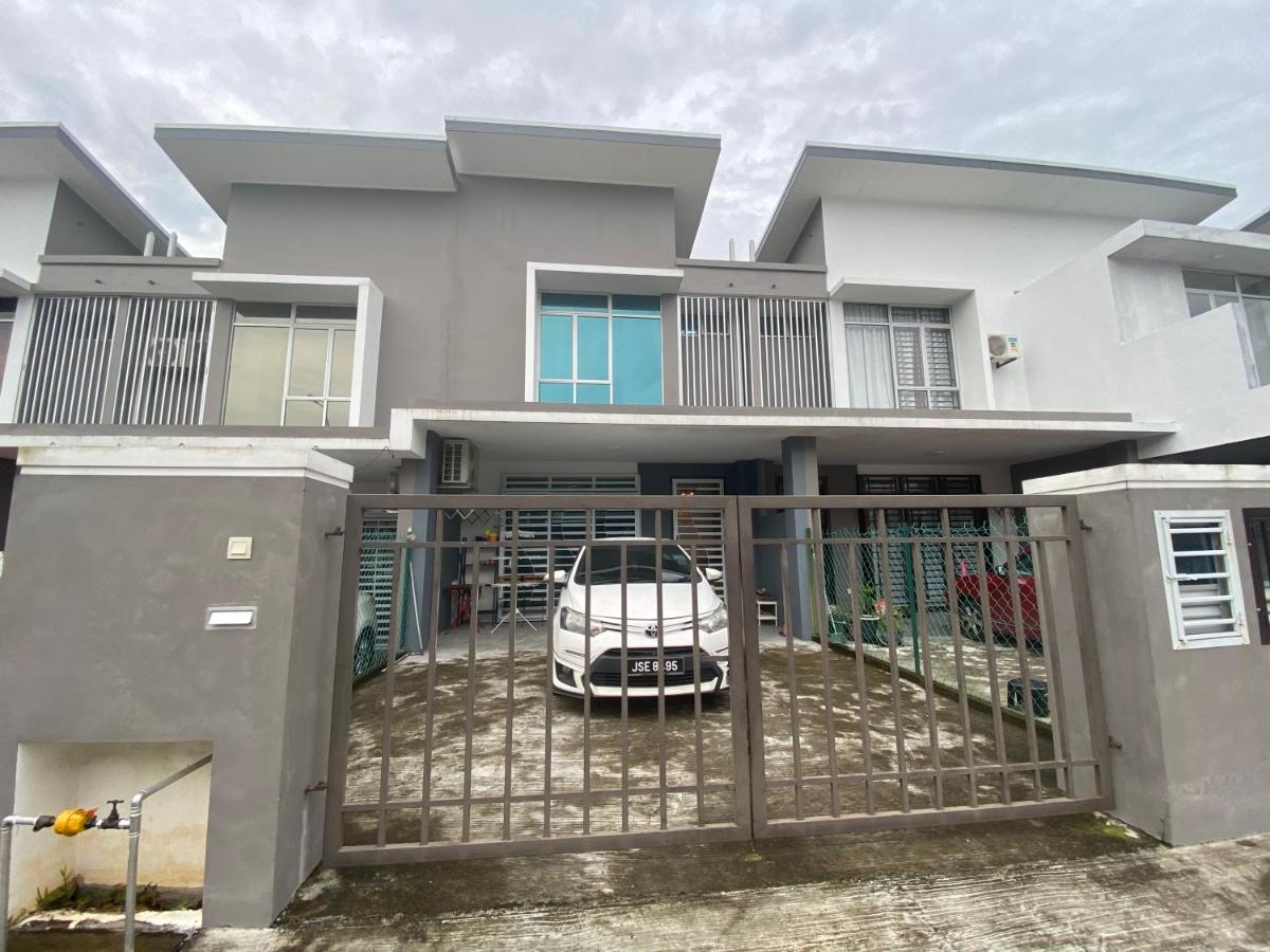 Haira Muslim Homestay - B&B Pasir Gudang