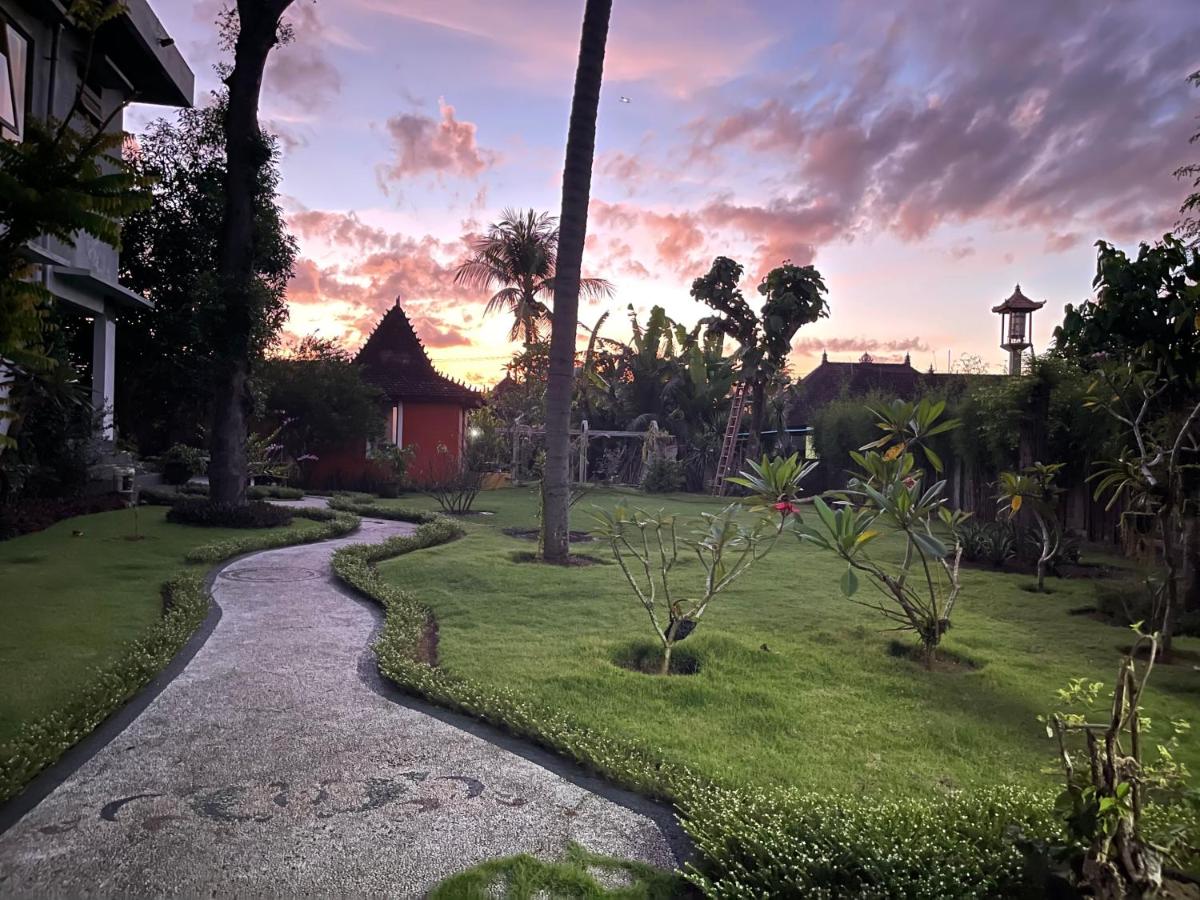 Villa with Garden View