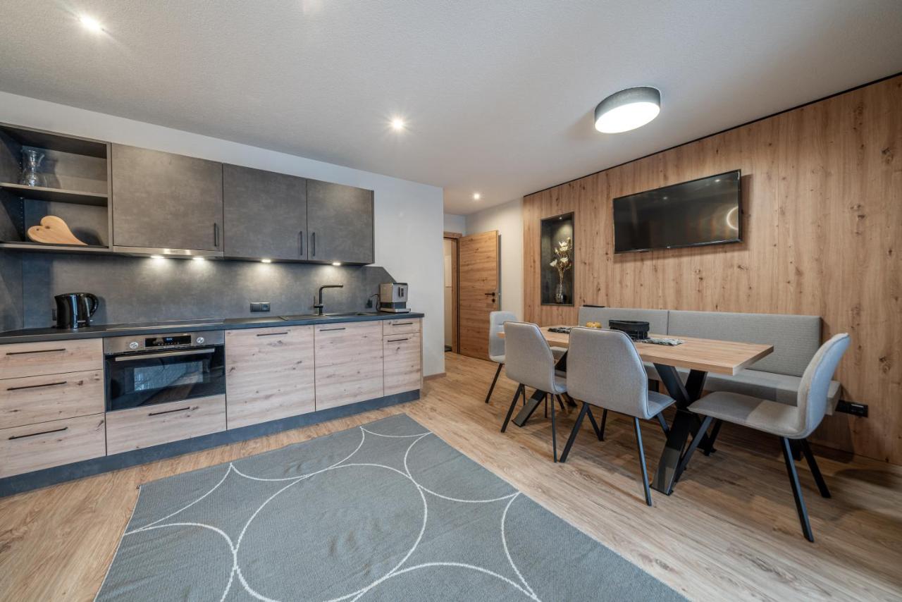 Apartment with Mountain View