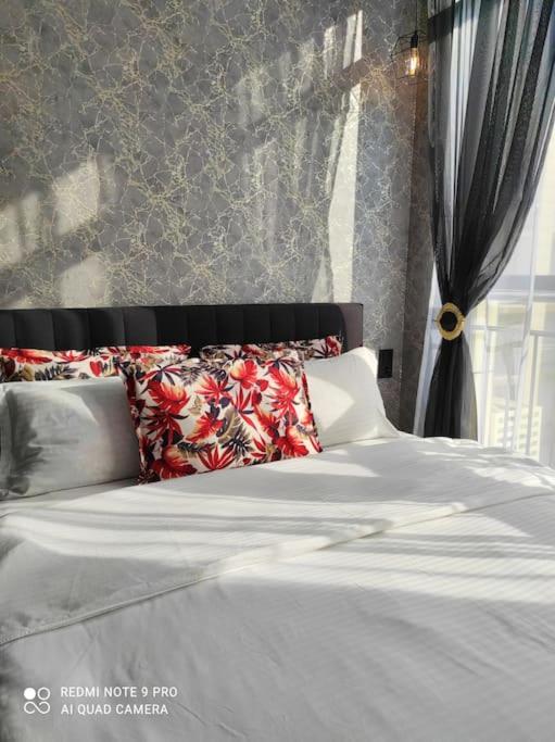 B&B Almaty - Стильная и уютная квартира с панарамными окнами! - Bed and Breakfast Almaty
