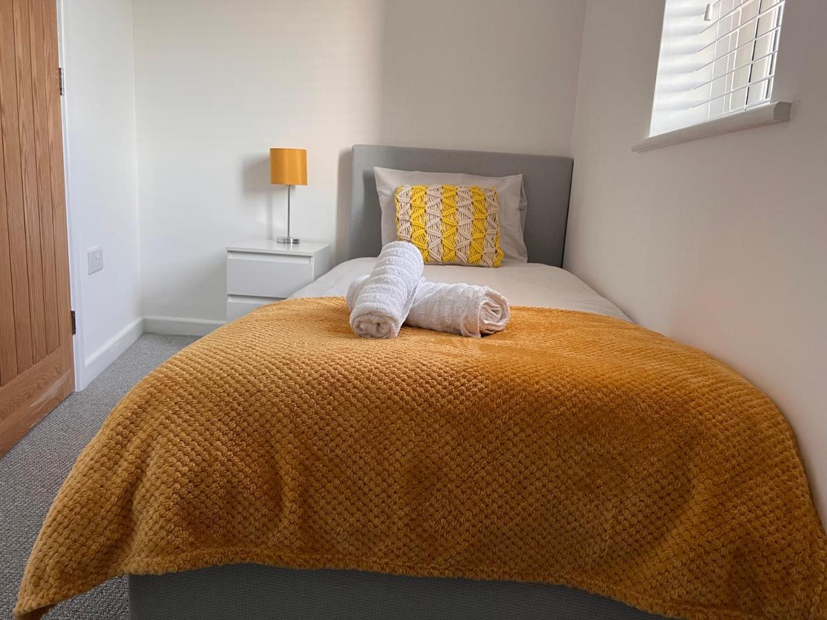 B&B Northampton - Superb modern flat in Northampton, parking &EV - Bed and Breakfast Northampton