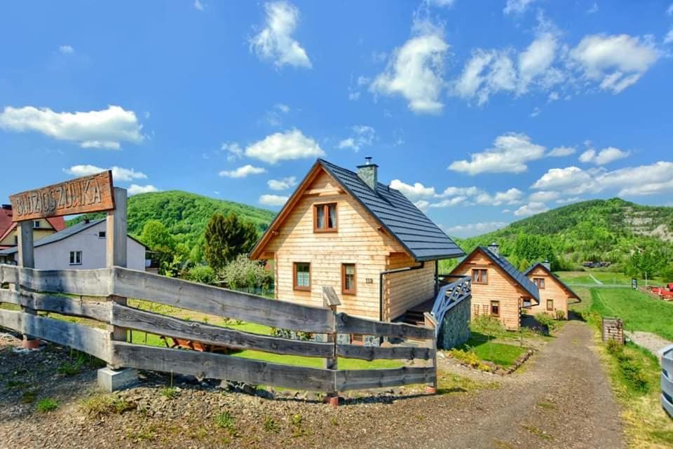 B&B Bóbrka - Domki całoroczne DOMKOWSTWO - Bed and Breakfast Bóbrka