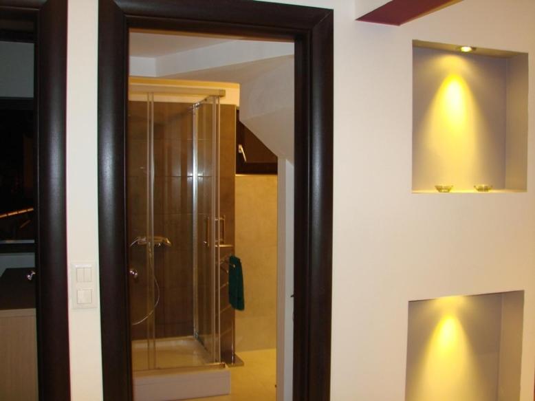 Appartamento su 2 Livelli con 2 Camere da Letto, Terrazza e Vista Mare