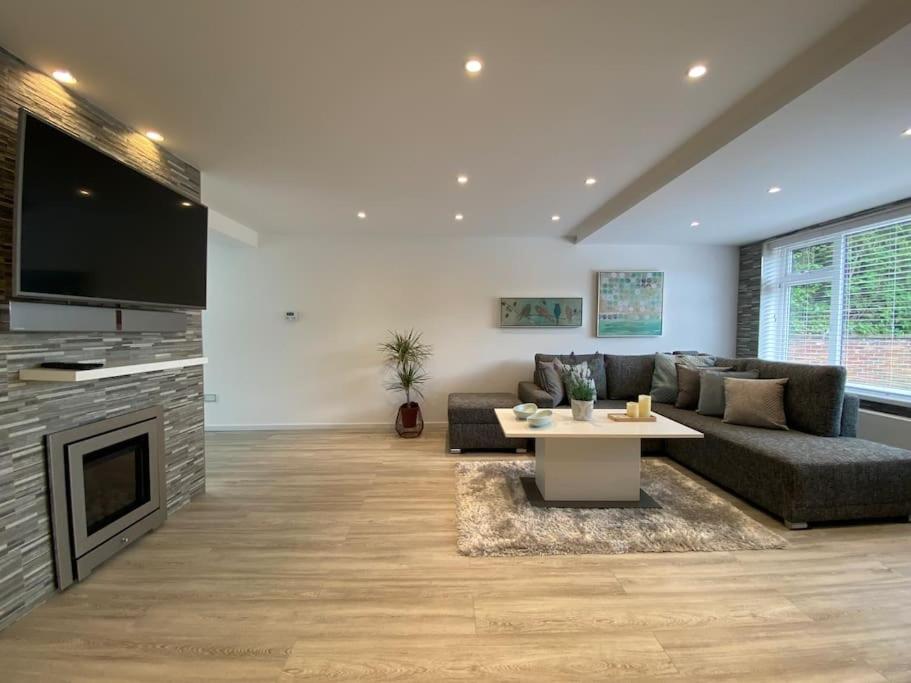 Msquared Villa, Modern 3-Bedroom House, 3 Parking Spaces - B&B