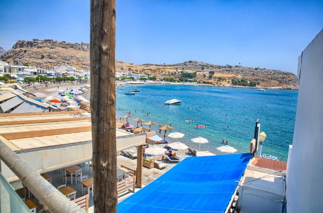 Despinas Seafront Apartments,Haraki - B&B