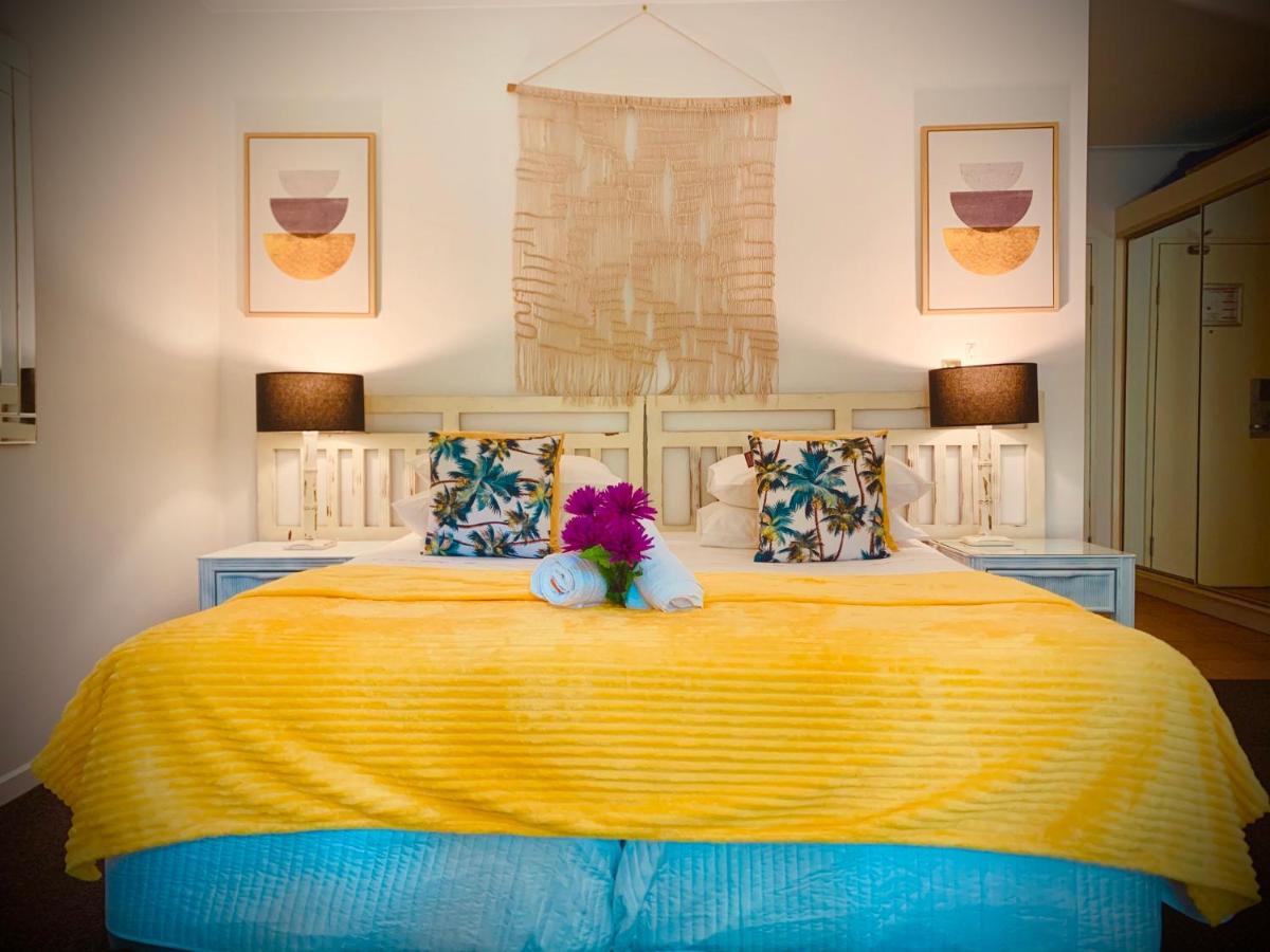 B&B Port Douglas - Ramada Resort - Stylish Deluxe Apartment - Bed and Breakfast Port Douglas