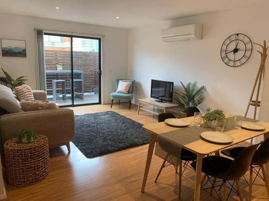 B&B Maribyrnong - Affordable 2BR Apartment near Melbourne CBD - Bed and Breakfast Maribyrnong