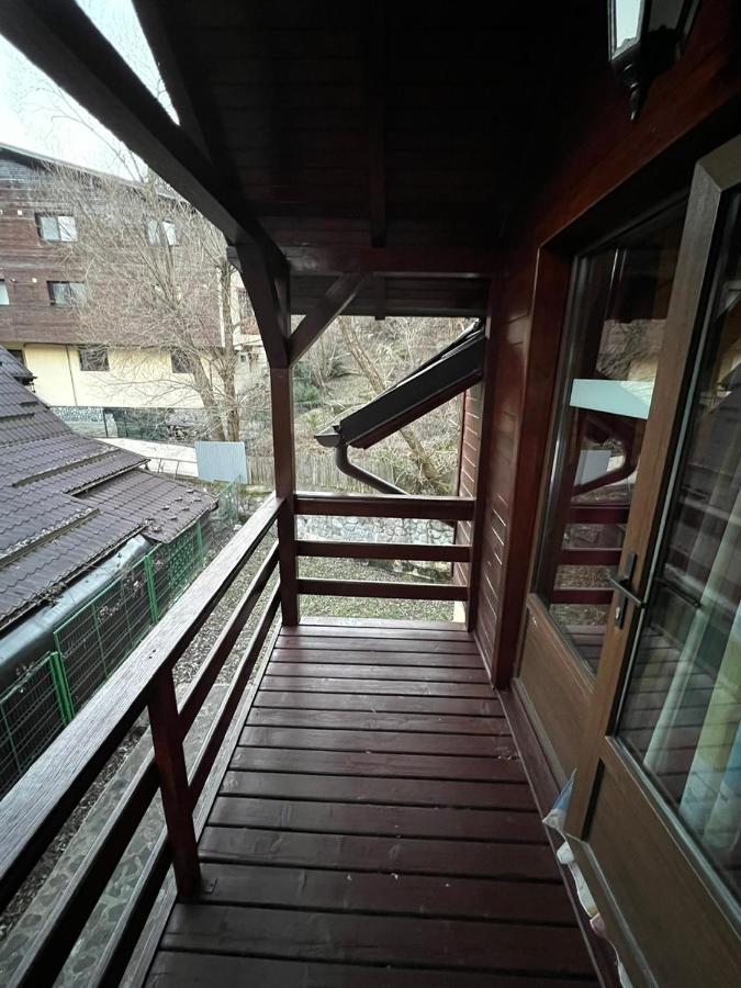 Ollie's Mountain Chalet - Bed and Breakfast