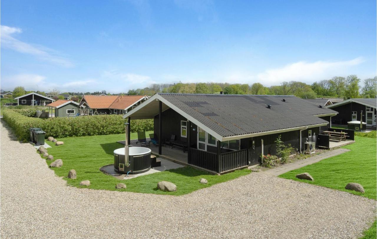 B&B Sønderby - Amazing Home In Juelsminde With Indoor Swimming Pool - Bed and Breakfast Sønderby