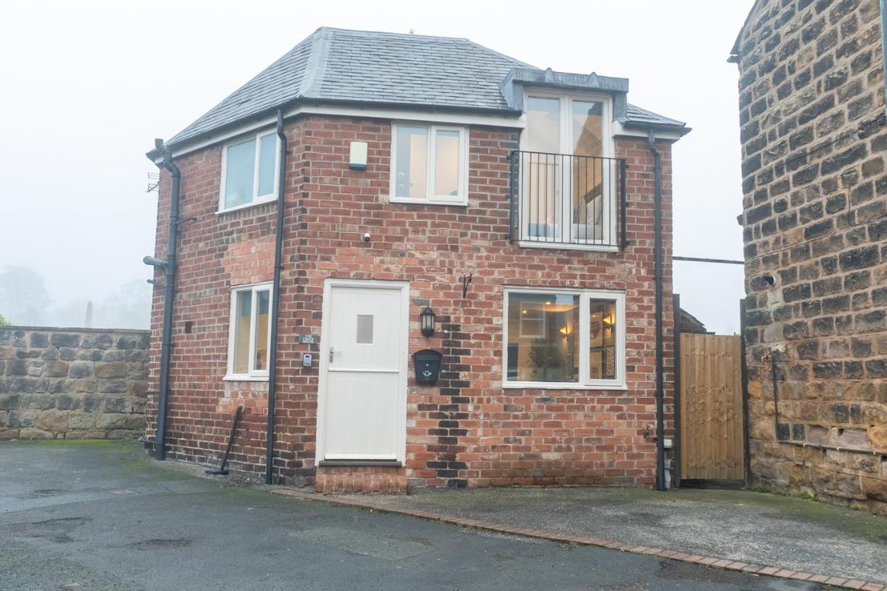 The Old Coach House- luxury Harrogate Home Detached Quite Stylish whole house short walk from the Conference- town centre - Chambres d'hôtes Harrogate