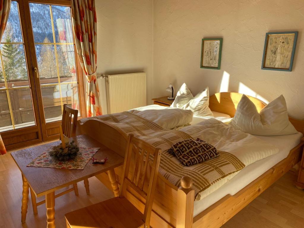 Doppel- oder Zweibettzimmer