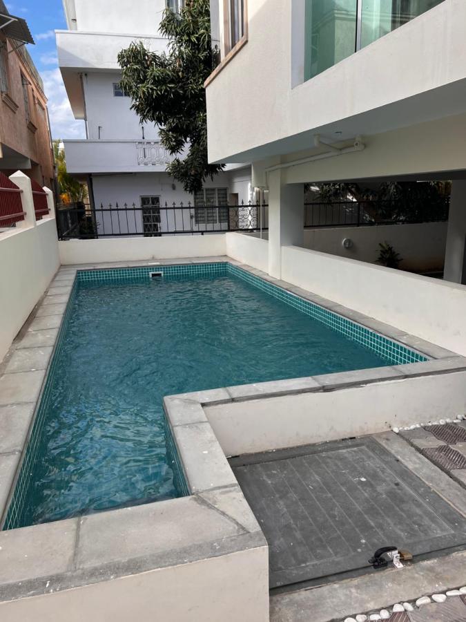 Top-Floor Modern 3BD Penthouse with Beautiful Mountain View Terrace - 5 min Walk to Beach - Chambres d'hôtes Flic en Flac