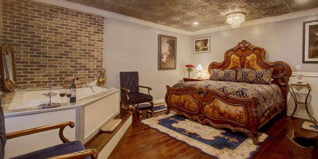 King Suite with Pool View