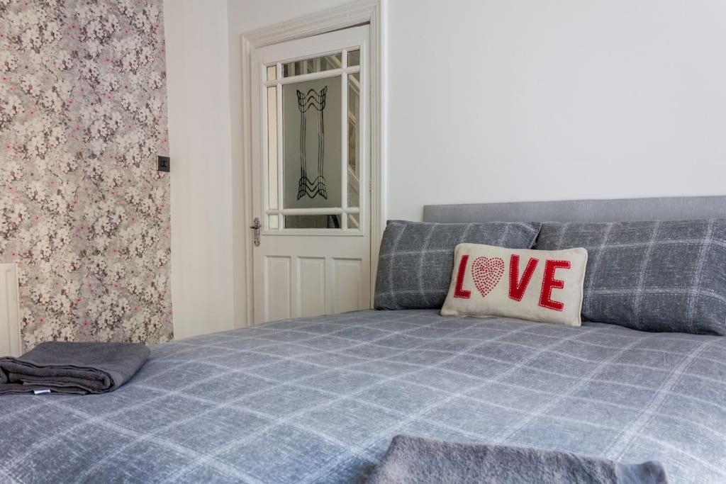 B&B Liverpool - Modern 4 Bed House Sleep 7 - Bed and Breakfast Liverpool