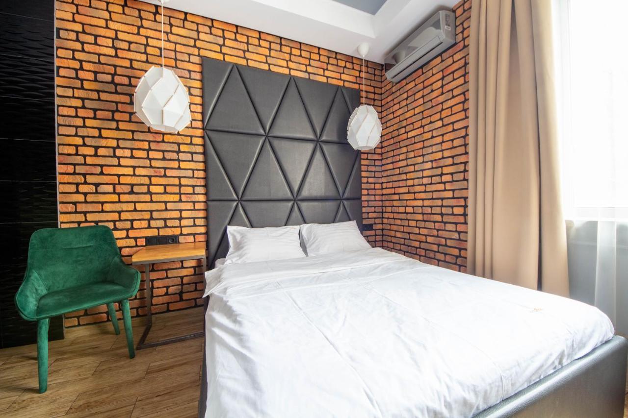 Studio Apartment - Lesi Ukrainky blvd. 4