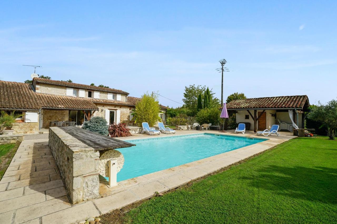 Villa charmante à Saint Sylvestre sur Lot avec piscine privée - B&B Saint-Sylvestre-sur-Lot