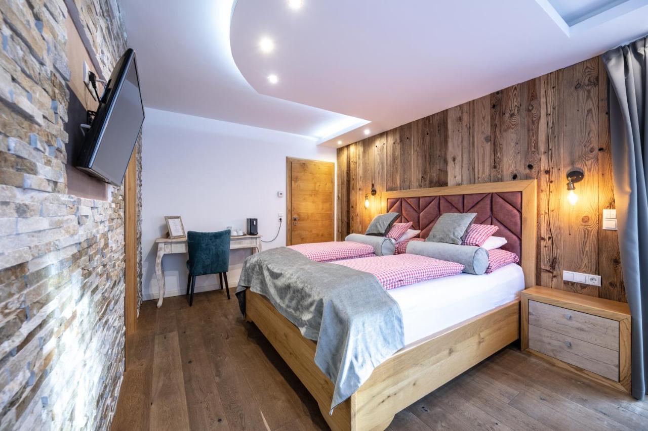 Camera Matrimoniale Deluxe con 1 Letto Supplementare