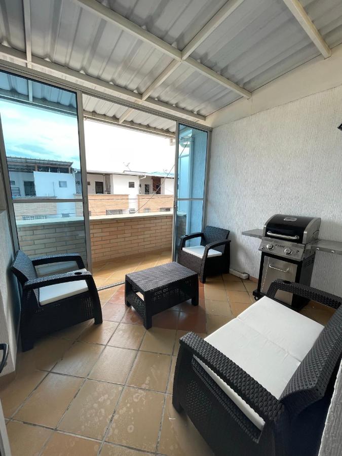 Casa completa con Aire Acondicionado, Calentador de Agua & Garaje privado - B&B