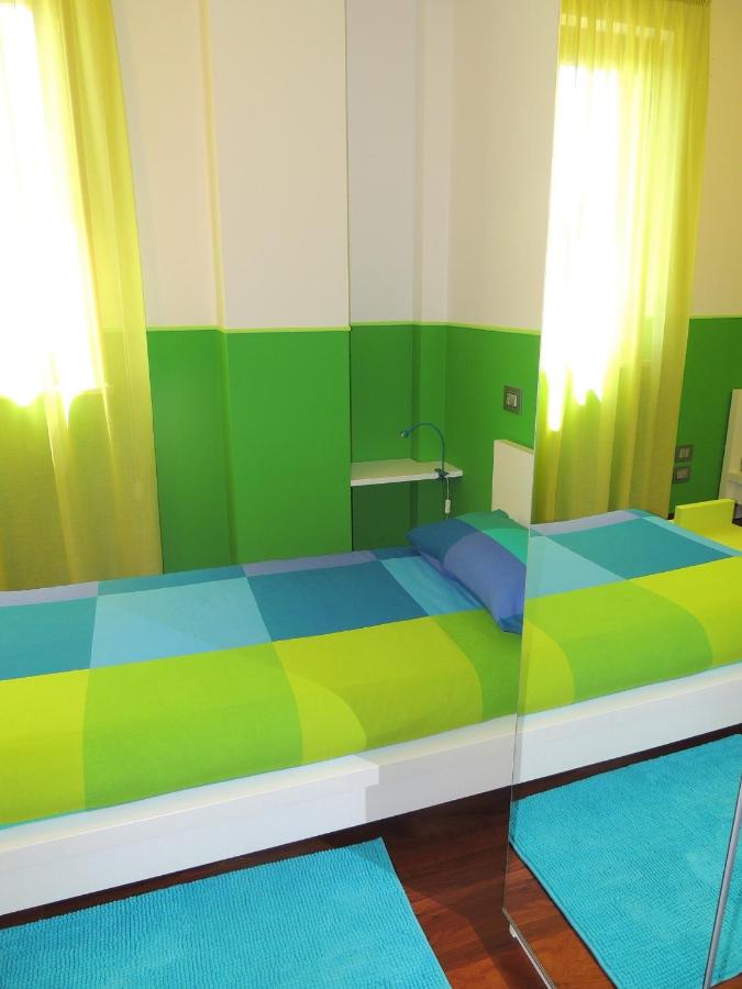 Camera Doppia con Letti Singoli e Bagno in Comune