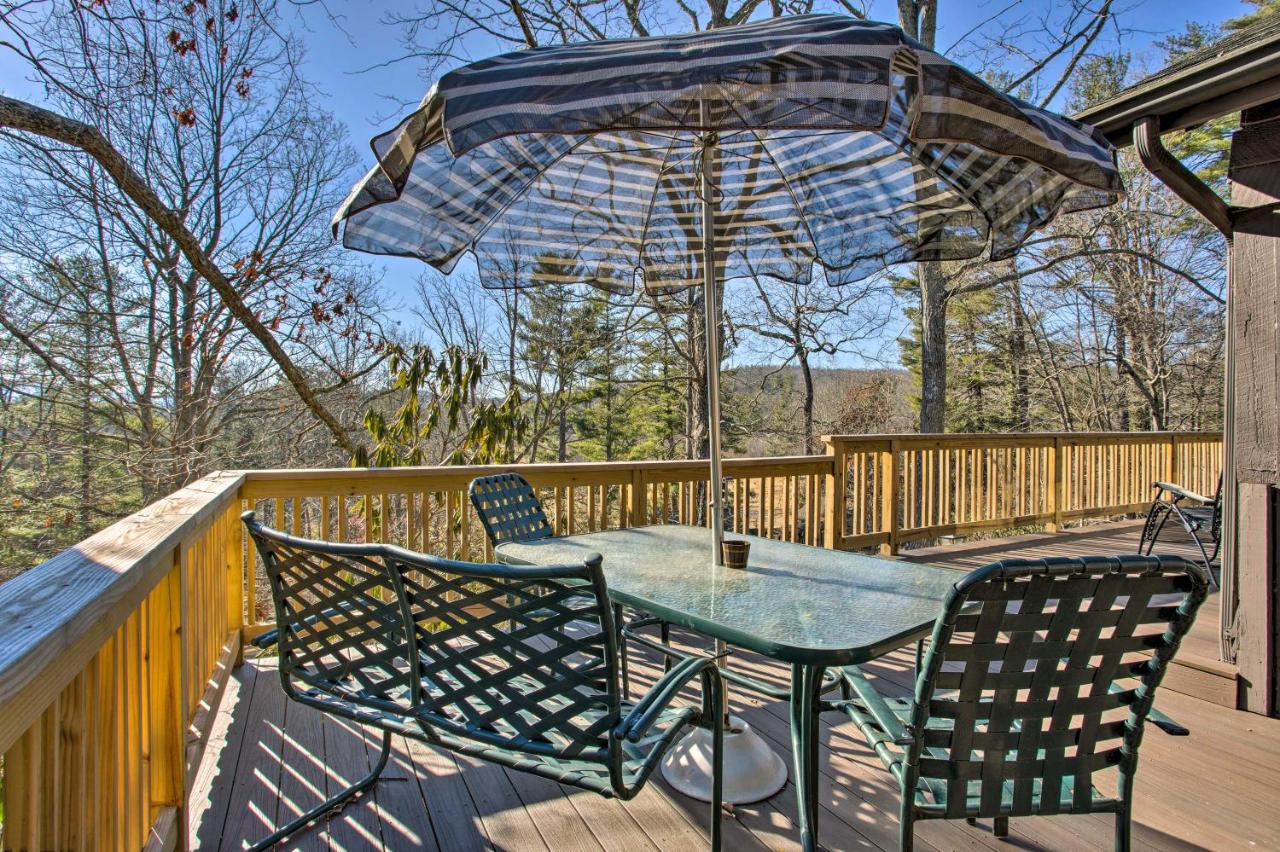 Dog-Friendly Hendersonville Cabin Deck and Views - B&B Hendersonville