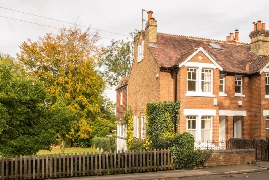 B&B Oxford - Midsomer Cottage- Spacious Victorian Cottage with parking & garden - Close to City and ring road - Bed and Breakfast Oxford