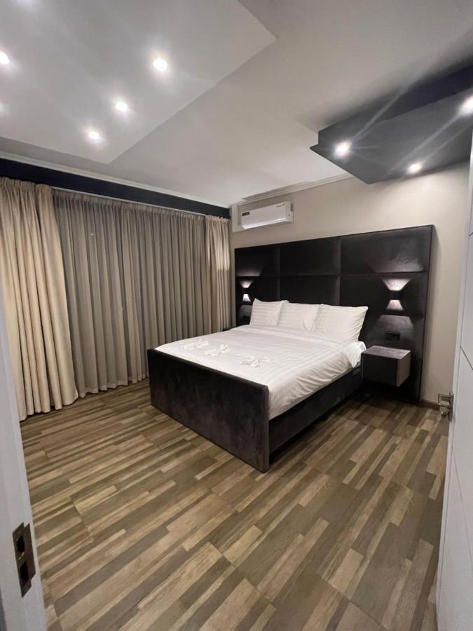 Suite mit Kingsize-Bett mit Whirlpool