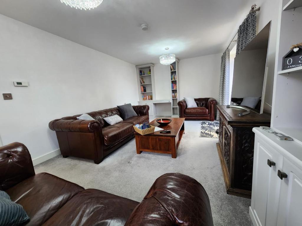 Spacious 3-bed Luxury Maidstone Kent Home - Wi-Fi & Parking - B&B Kent