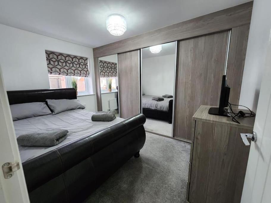 Spacious 3-bed Luxury Maidstone Kent Home - Wi-Fi & Parking - B&B Kent