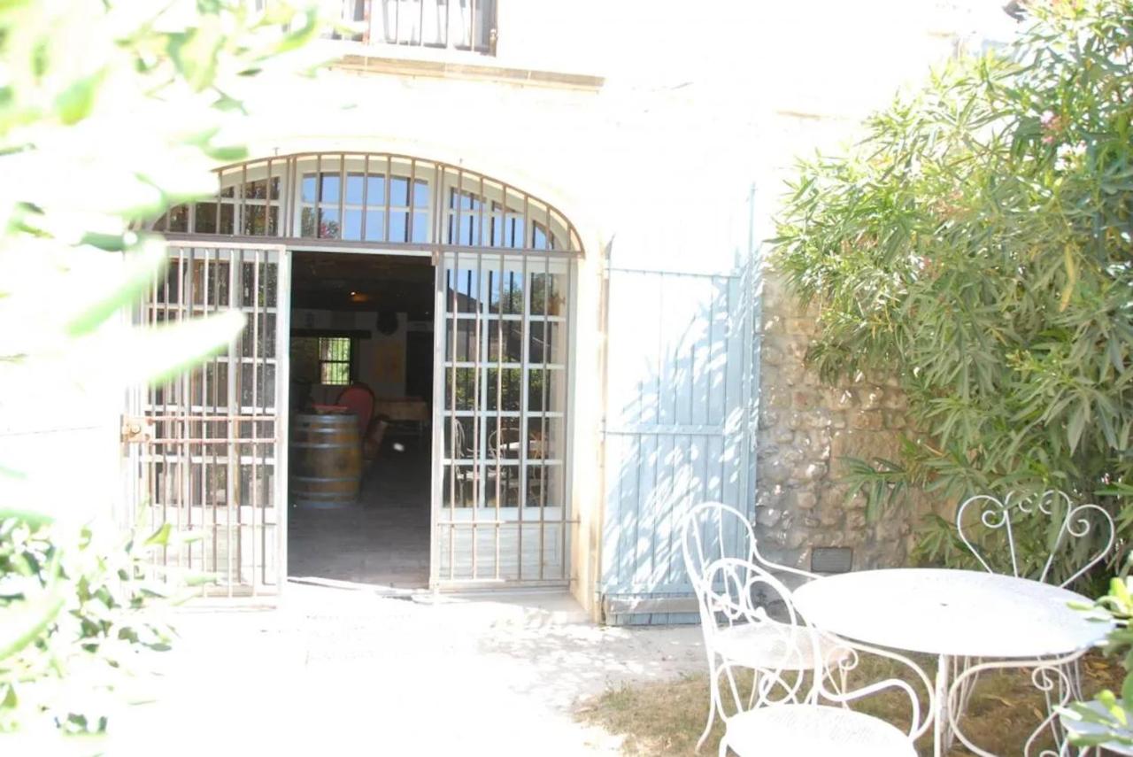 Charmante maison en Camargue avec piscine partagée - B&B Saintes-Maries-de-la-Mer