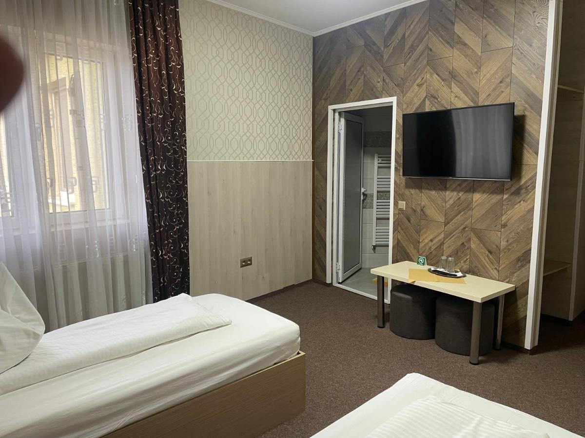 Habitación Doble con baño - 2 camas