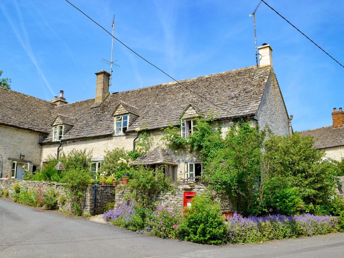 B&B Chedworth - The Old Post Office - 27967 - Bed and Breakfast Chedworth