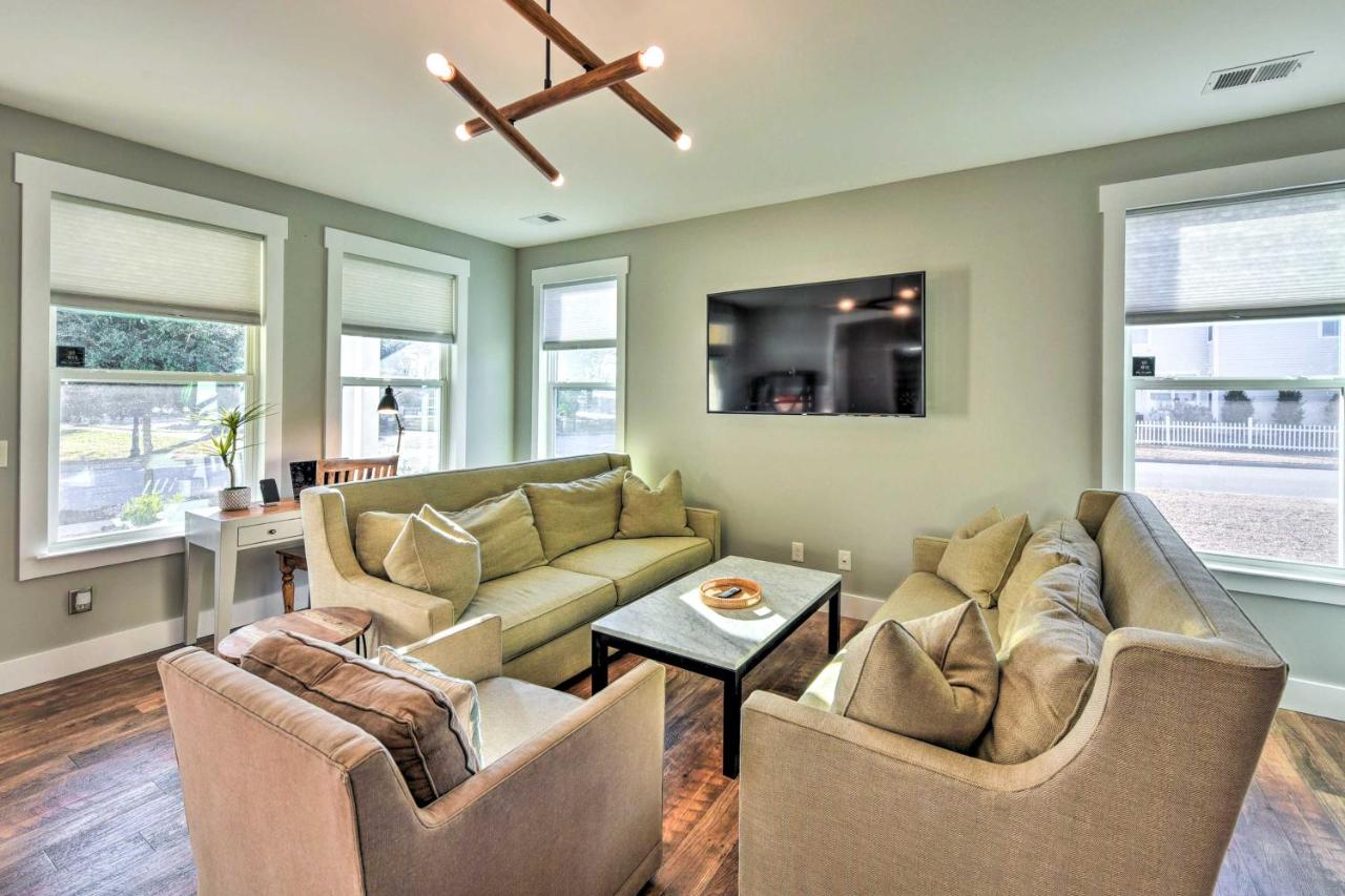 Coastal Home with Yard Less Than 1 Mi to Old Town Bluffton! - Bed and Breakfast