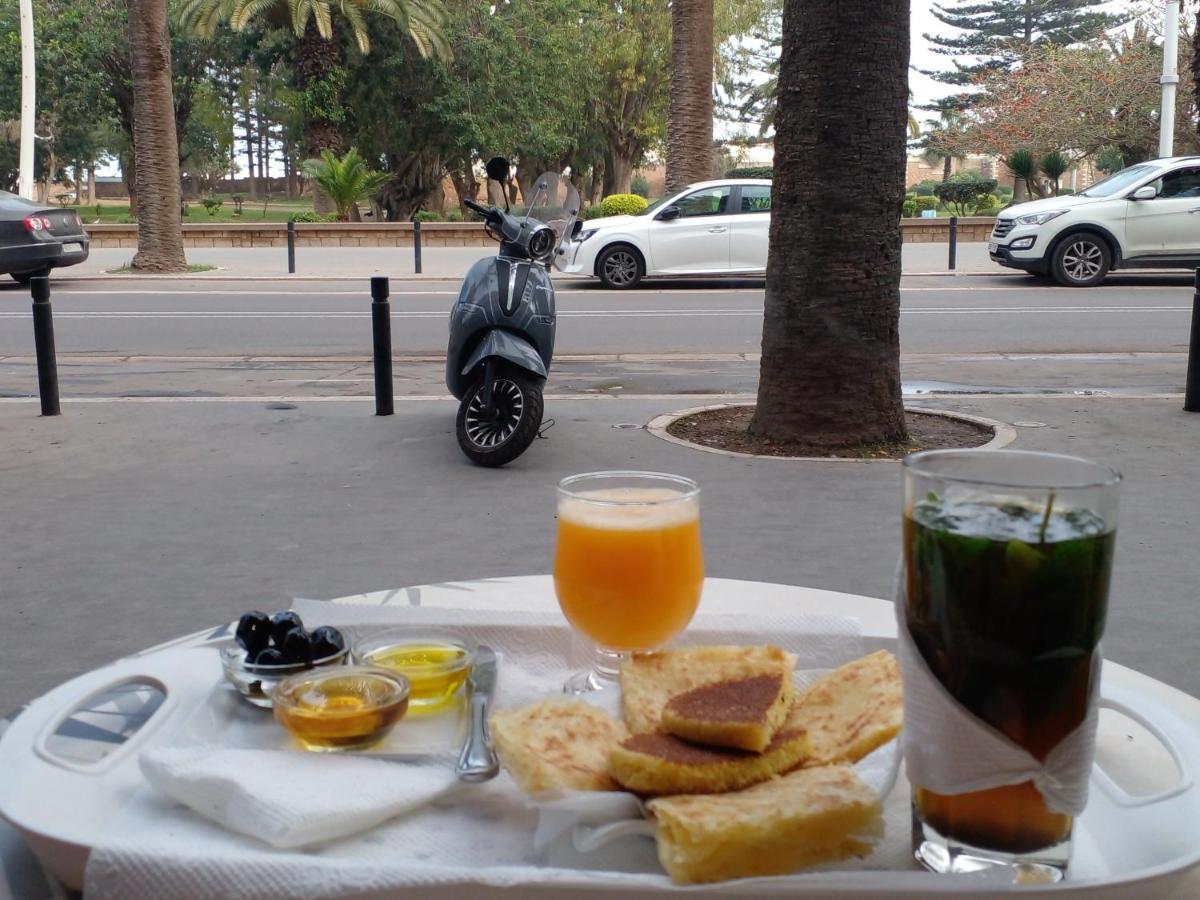 Stay Here, Nice Apartment with Garden View in center, 1 min walk From Beach - B&B