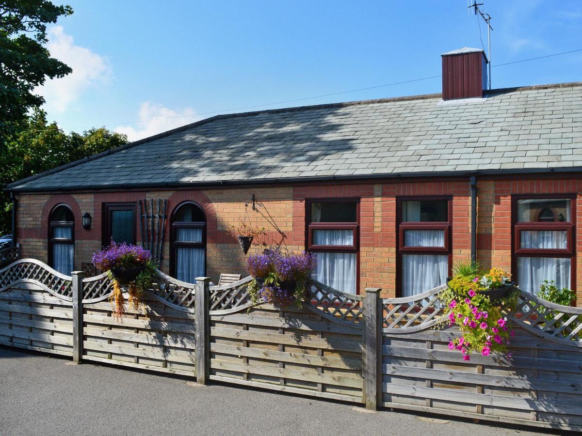 B&B Cayton - 4 Eldin Hall Cottages - Bed and Breakfast Cayton