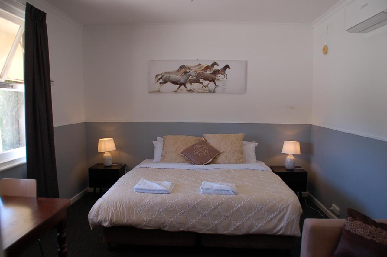 B&B Bendigo - Calder Motel - Bed and Breakfast Bendigo