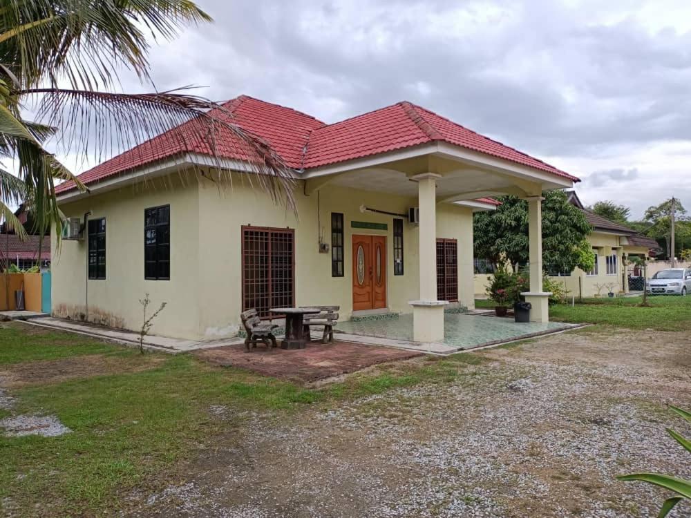 HOMESTAY JANNATI TAMBUN - B&B