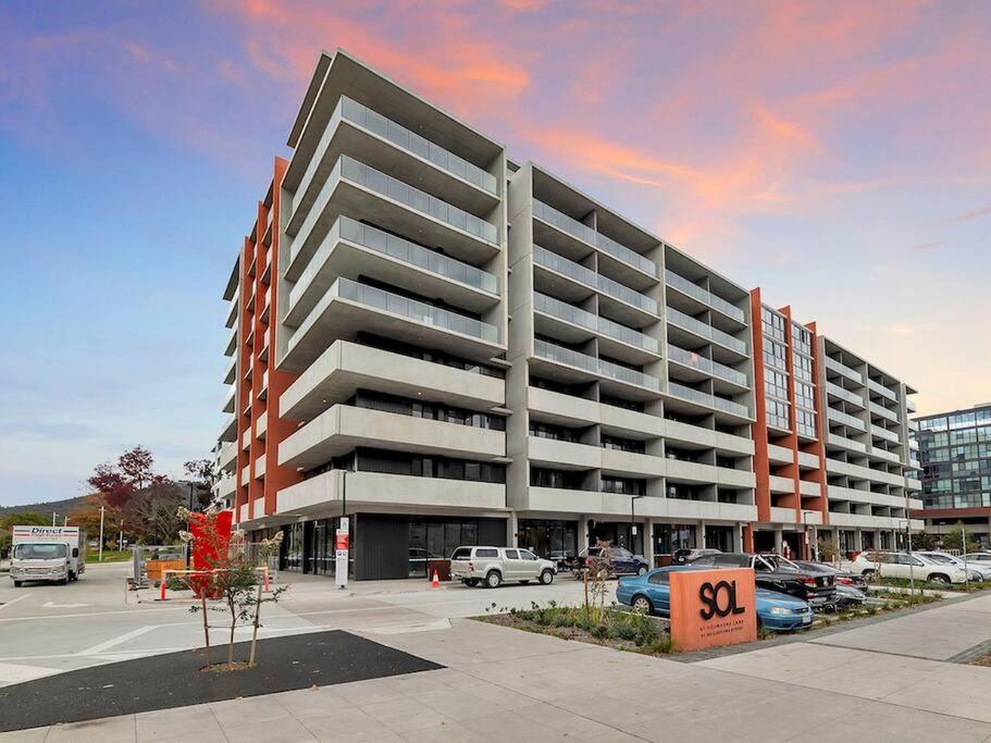 B&B Canberra - Modern 1-bedroom unit in the heart of Canberra - Bed and Breakfast Canberra