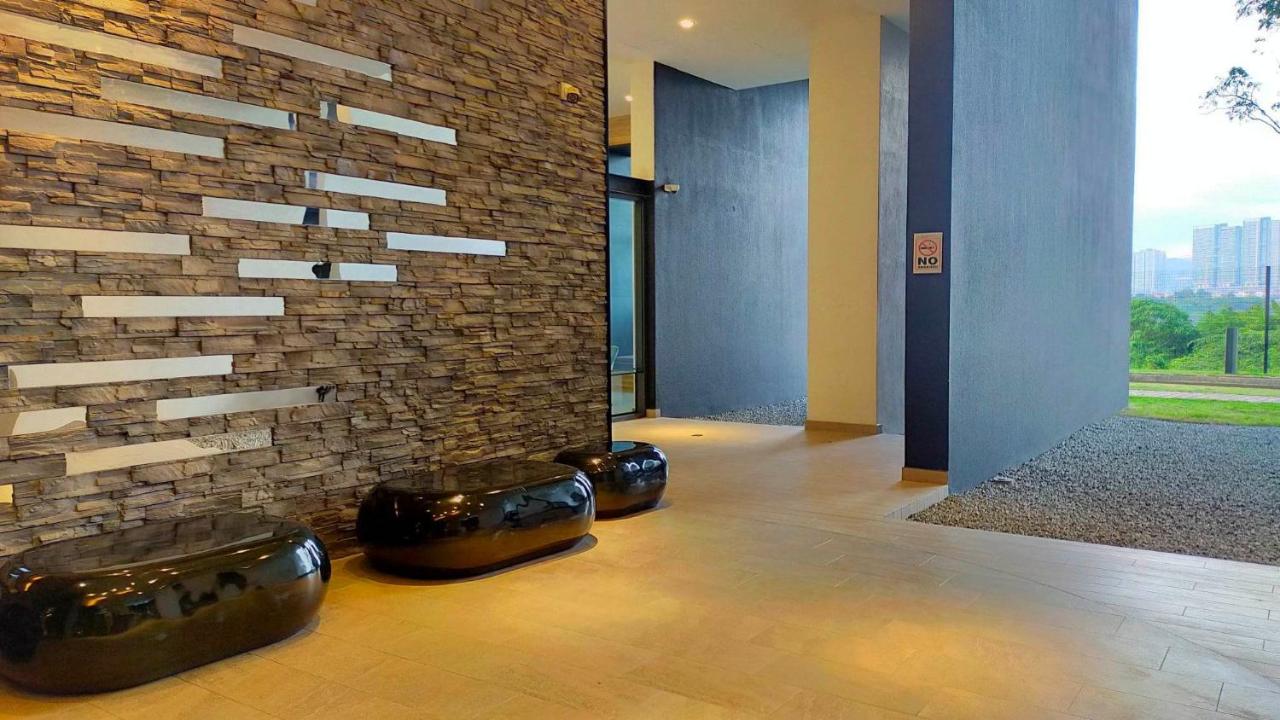 Three-Bedroom Apartment with Lake View