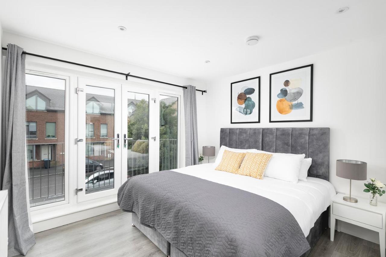 B&B Enfield - Skyvillion - London Enfield Chase Apartments with Parking & Wifi - Bed and Breakfast Enfield