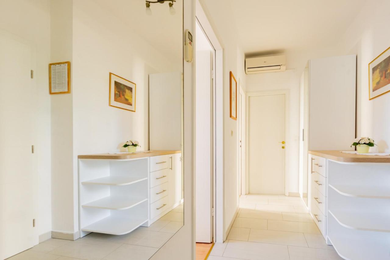 Apartment 3E