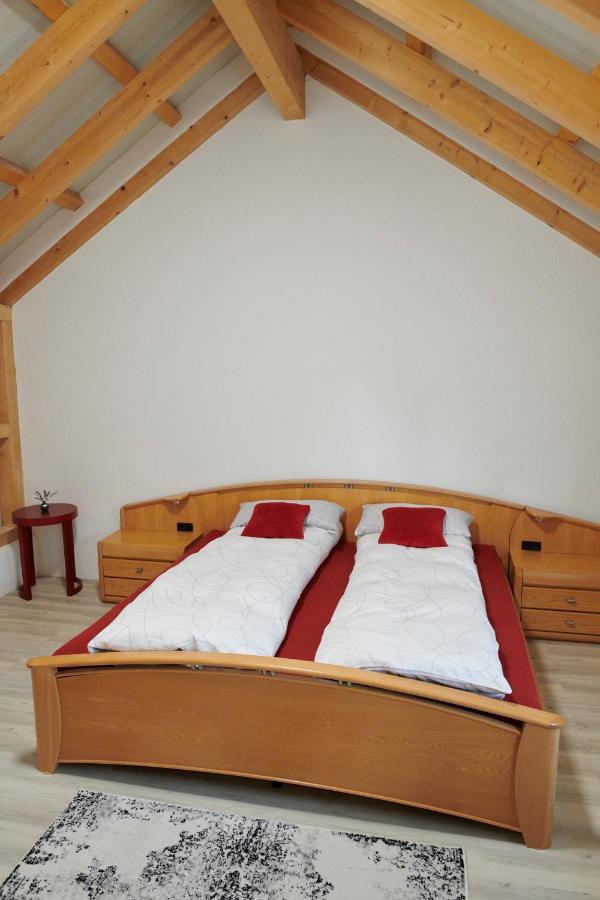 URIA Ferienwohnung - B&B Ostdorf