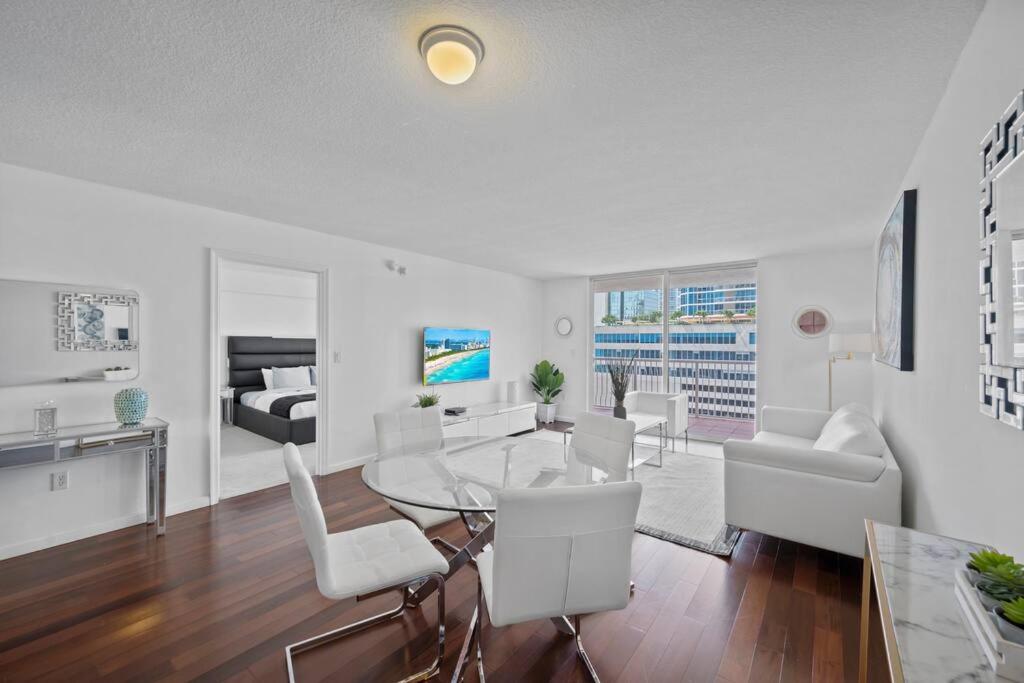Superb unit, centrally located with parking - Ferienwohnung Miami