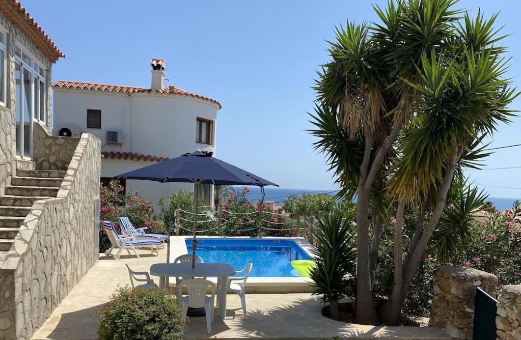 B&B Alcossebre - Villa França Air conditioned villa with sea view, WiFi, and private pool - Bed and Breakfast Alcossebre